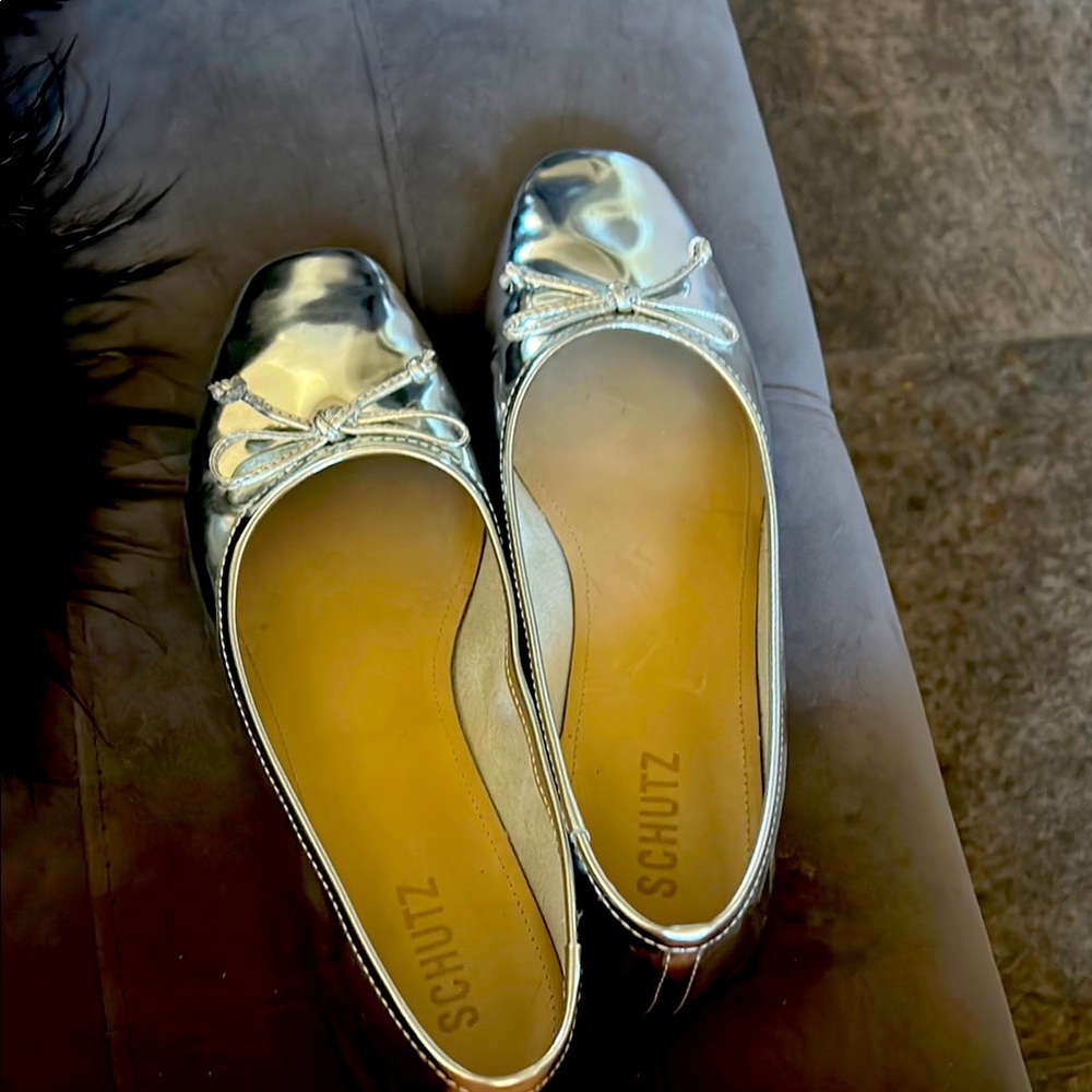 SCHUTZ Silver Flats with Rounded Toe and Bow